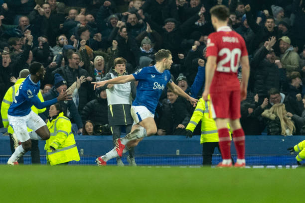 与一名年轻 与一名年轻