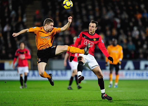 官方：纽卡斯尔联与17岁后卫埃皮亚签下职业合同.